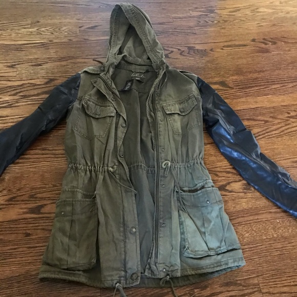 The perfect Aritzia Talula Jacket for fall!!🍁 - Picture 2 of 6